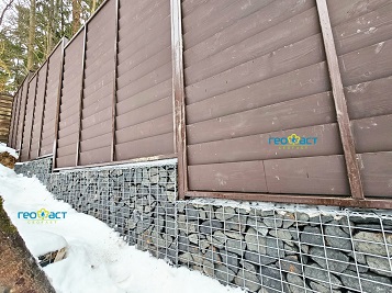 Забор с габионным цоколем